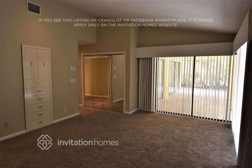 Building Photo - 7045 Golf Pointe Cir