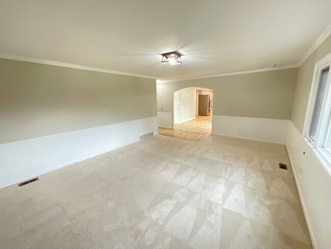 Building Photo - 4 Bedroom Home Available Near S Academy Bl...
