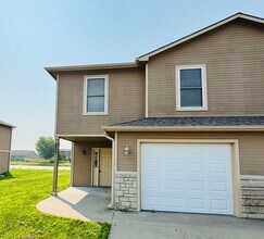 Building Photo - Live Comfortably on the East Side – Spacious 4 Bed / 2.5 Bath Duplex with Backyard & Garage