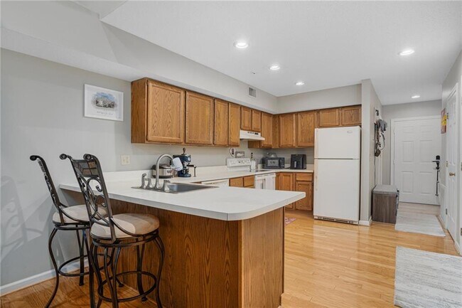 Building Photo - 3524 W Shore Rd