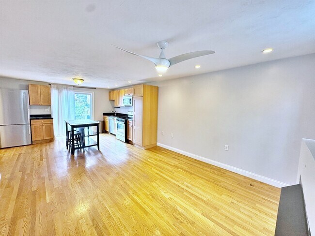 Building Photo - 364 Sumner St