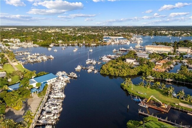 Building Photo - 4885 SE Capstan Ave