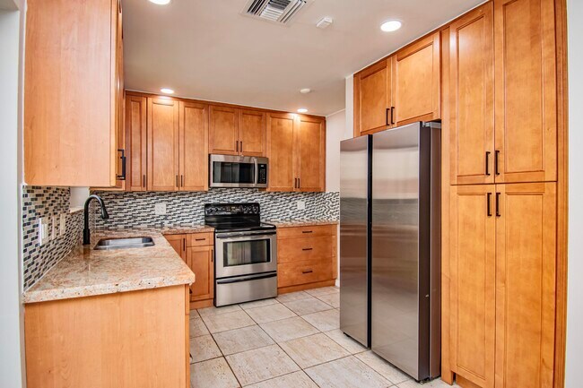 Building Photo - 6805 Allegre Ct