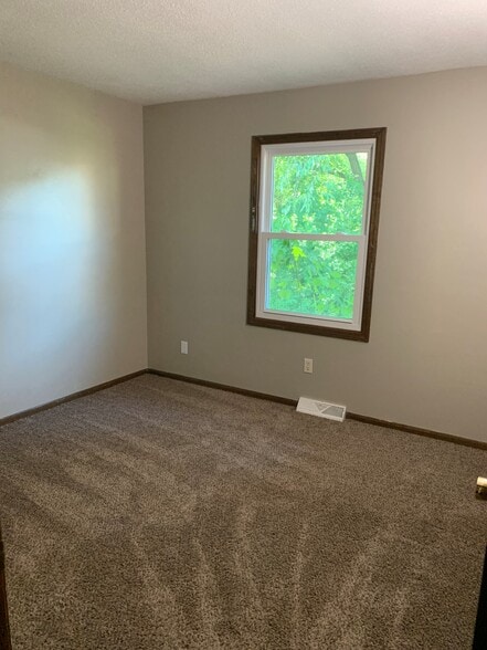 Building Photo - 5693 Roseworth Ct SE