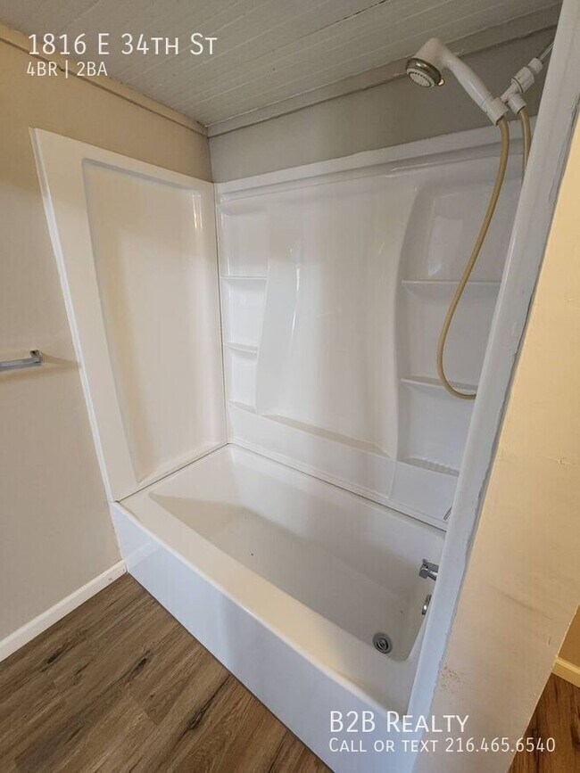 Building Photo - 1816 E 34th St