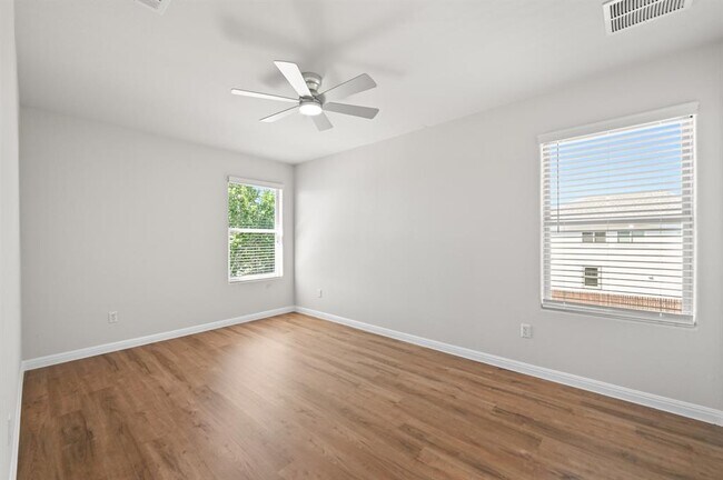 Building Photo - 351 Wincliff Dr