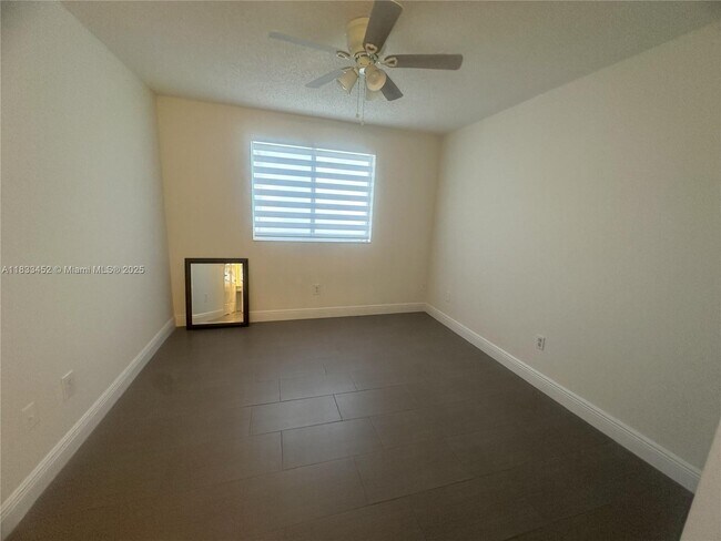 Building Photo - 2640 S University Dr