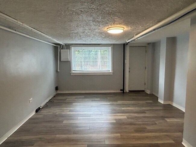Building Photo - Cherniss Townhouses
