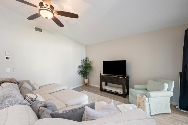 Building Photo - 2482 Bedford Mews Dr