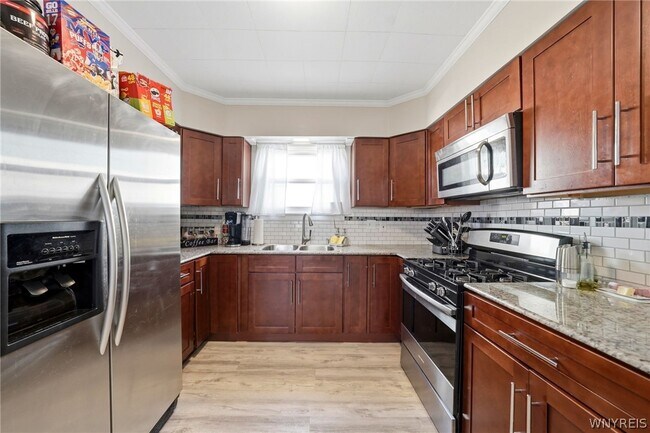 Building Photo - 226 Tacoma Ave