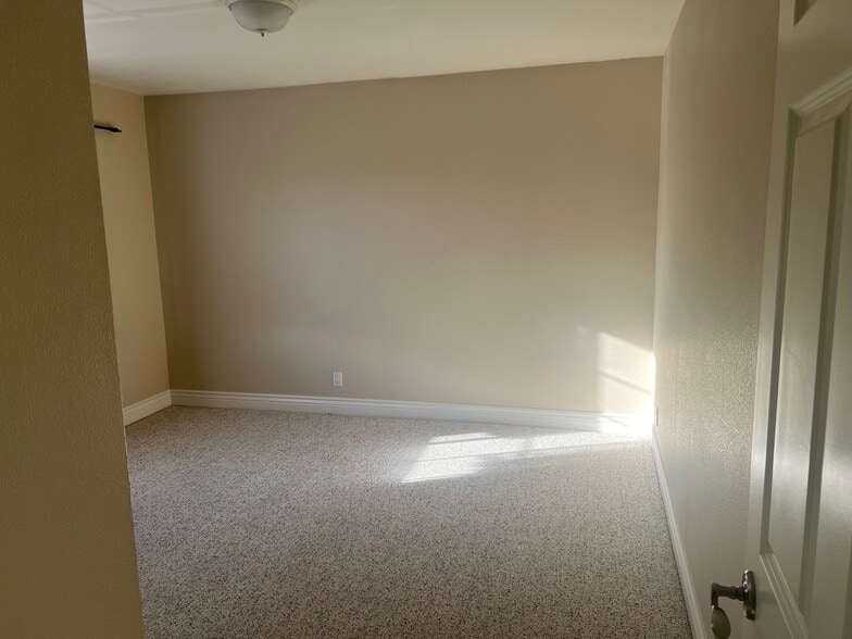 Building Photo - 3188 Heather Ridge Dr