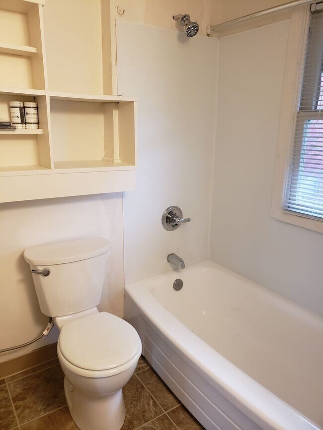 Building Photo - No Security Deposit W/ Rhino! Charming Alb...