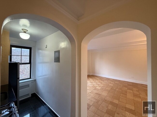 Building Photo - 95 Christopher St