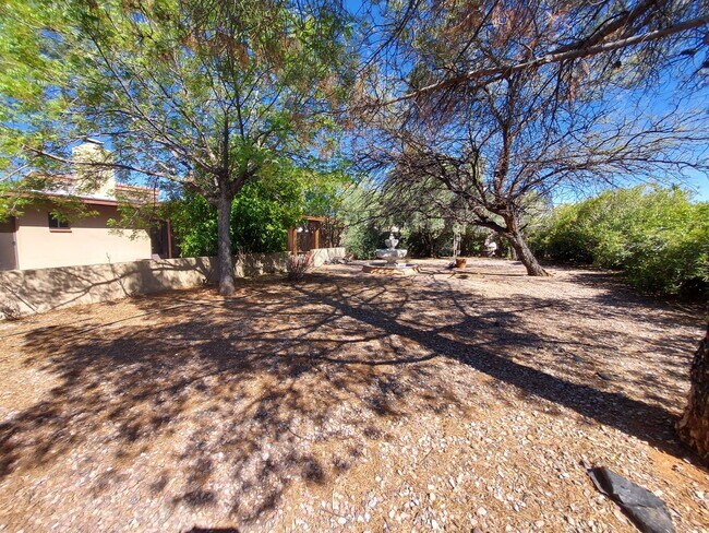 Building Photo - Spacious House