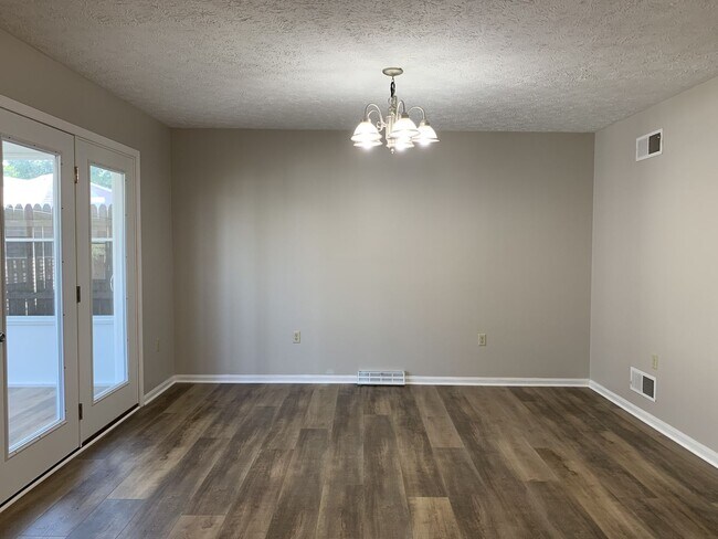 Building Photo - CONTRACT PENDING!!Spacious 2-story, 3 bed/...