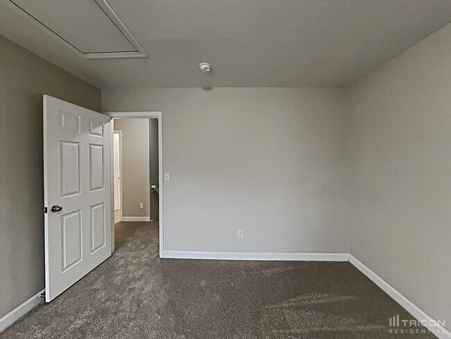 Building Photo - 5101 Stone Park Dr