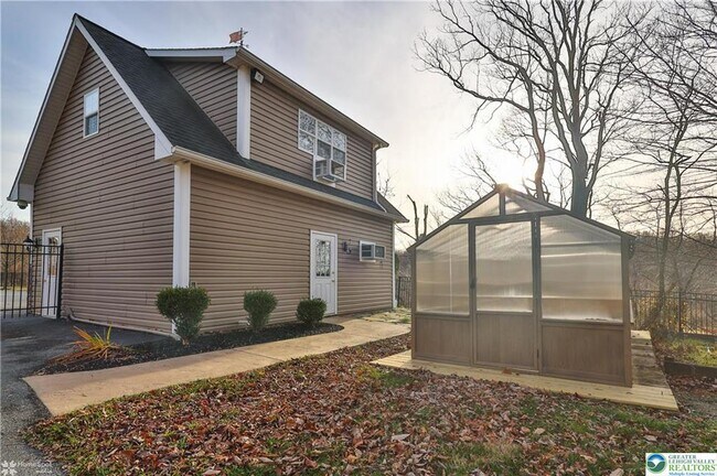 Building Photo - 284 Walker Rd