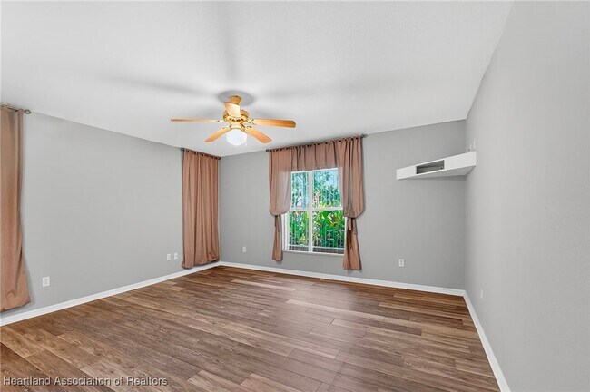 Building Photo - 105 Fern Ct