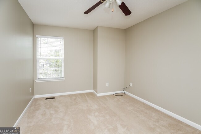 Building Photo - 3012 Edgefield Dr SW