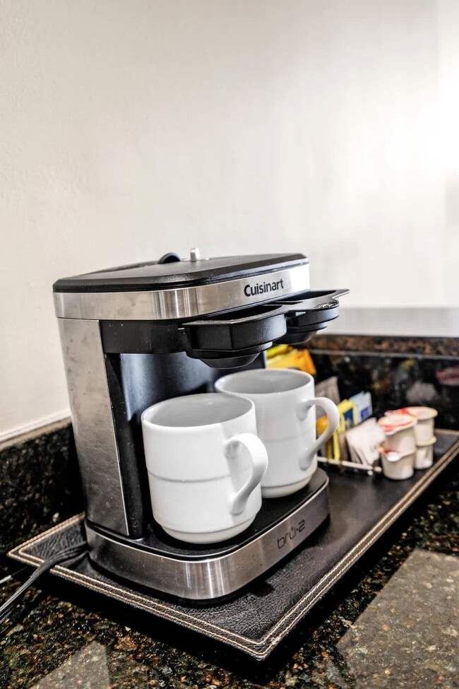 Building Photo - 2670 E Sunrise Blvd