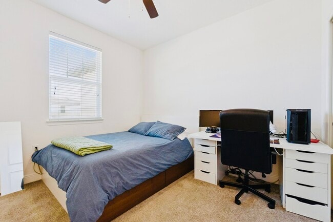 Building Photo - 4847 Cross Pr Pkwy