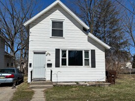 Building Photo - 1012 W Shiawassee St