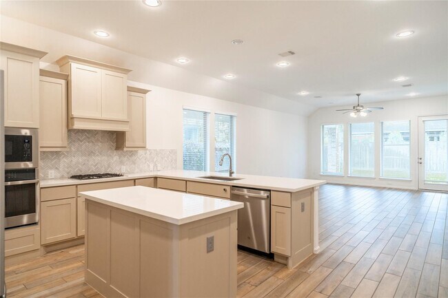 Building Photo - 31410 Golden Cliffs Ln