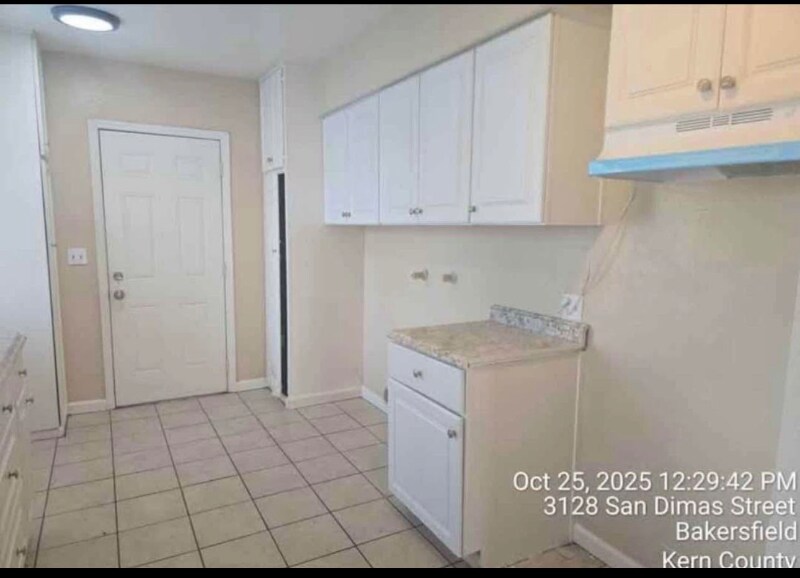 Building Photo - 3128 San Dimas St