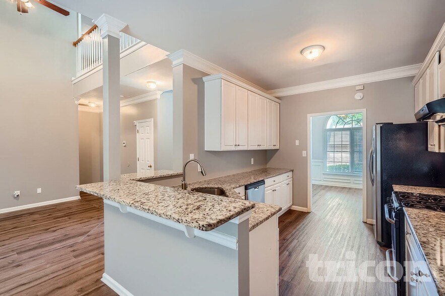 Building Photo - 2200 Sugarbirch Dr