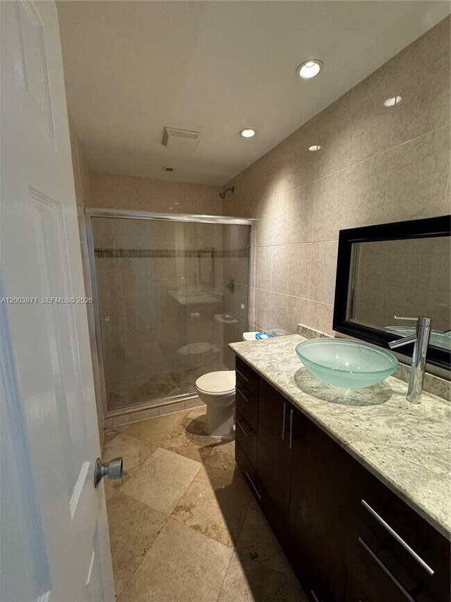 Building Photo - 3920 Woodside Dr