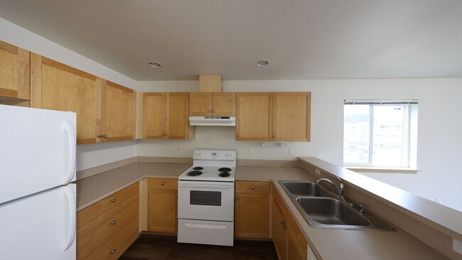 Building Photo - 1225 N Oak Harbor St