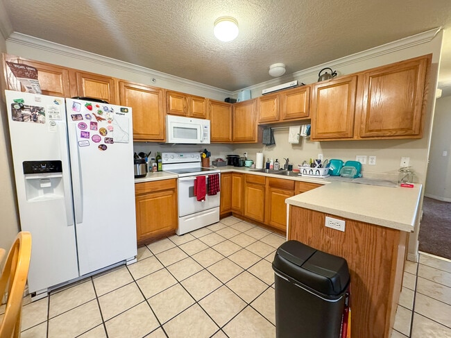 Building Photo - 1080 E 450 N