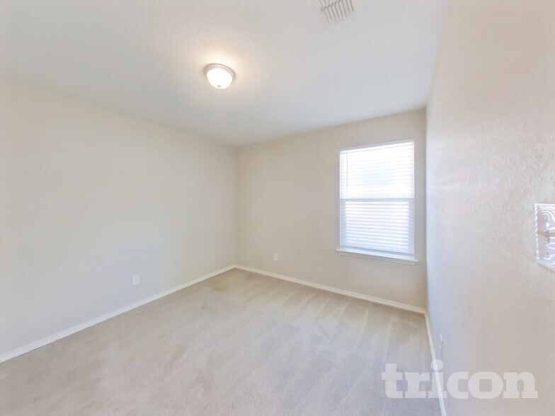 Building Photo - 2023 Emerald Edge