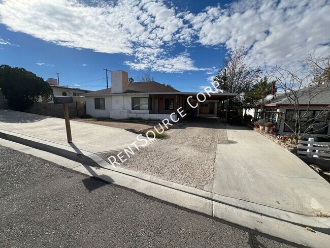 Building Photo - 808 Arville Ave