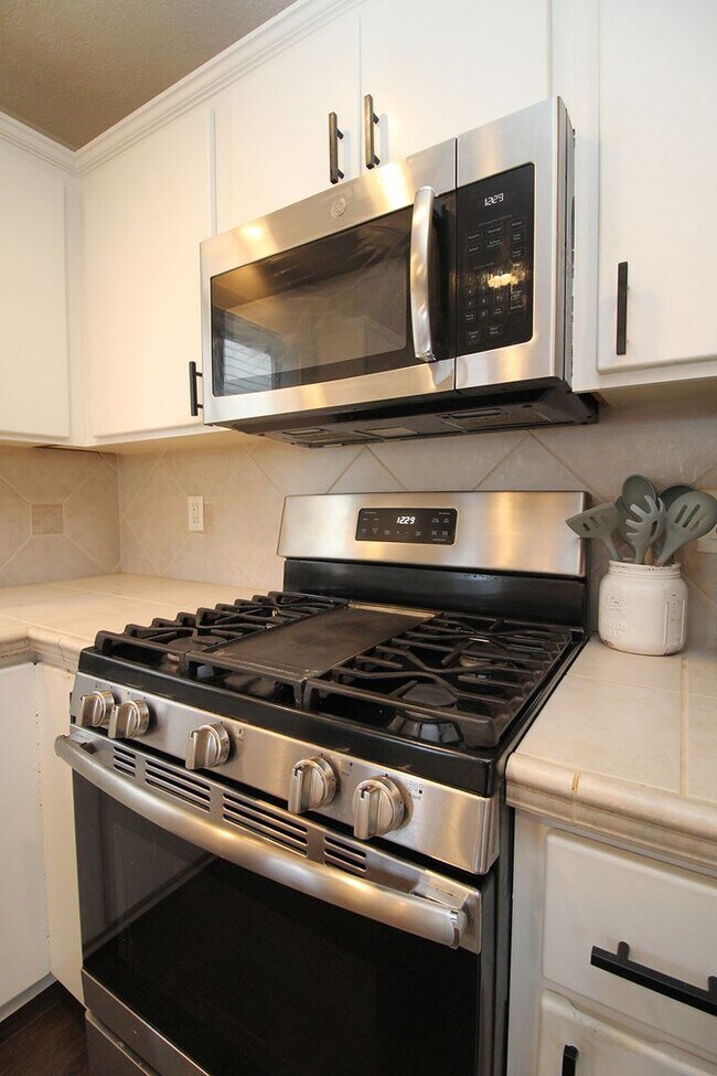 Building Photo - Delightful Newer Construction 3 Bed/2.5 Bath Home in Tranquil Beaverton Neighborhood