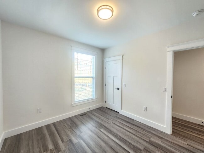 Building Photo - 1128 Blueview Dr