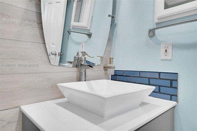 Building Photo - 1681 NW 70th Ave