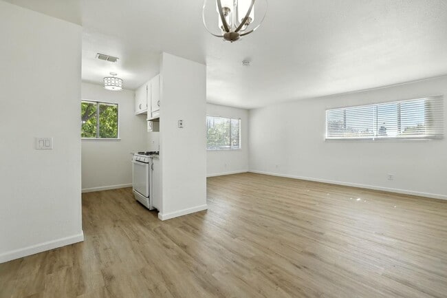 Building Photo - Gorgeous 2 Bed Condo in Foothill Farms