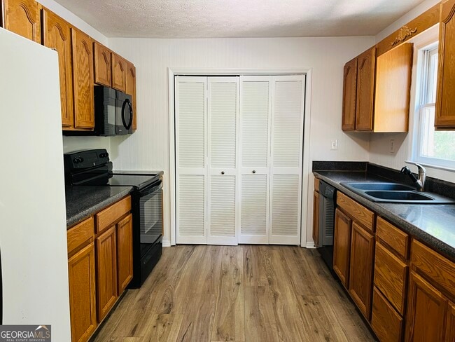 Building Photo - 2289 Roscoe Rd