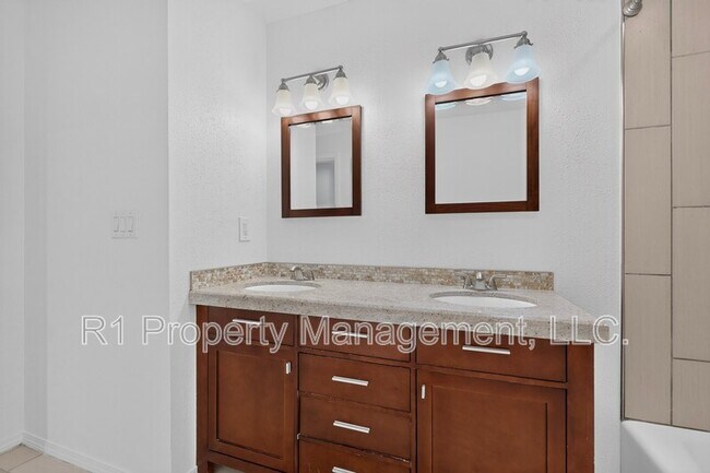 Building Photo - 823 San Lorenzo Ave NW
