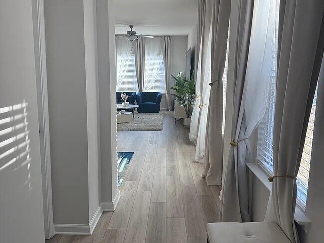 Building Photo - 1177 Sunny Lk Dr