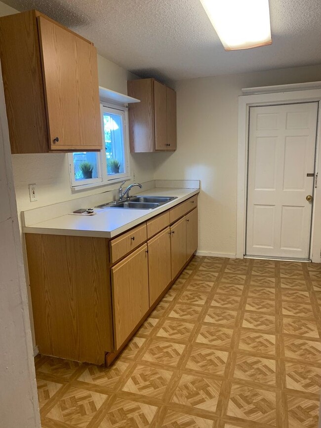 Building Photo - Charming 1/1 Home in St. Cloud