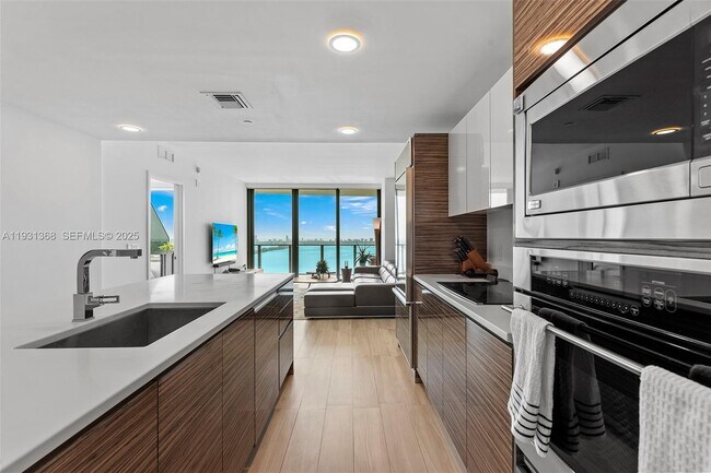 Building Photo - 460 NE 28th St