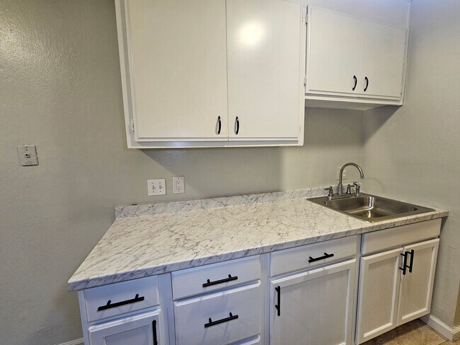 Building Photo - Sunny and Bright 2 Bedroom Townhome in Vallejo CA