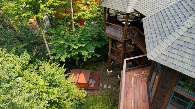 Building Photo - 15 Hemlock Dr