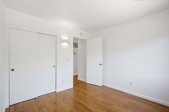 Building Photo - Remodeled 2 Bed, 2 Bath Townhouse in Petaluma's Morningstar Community