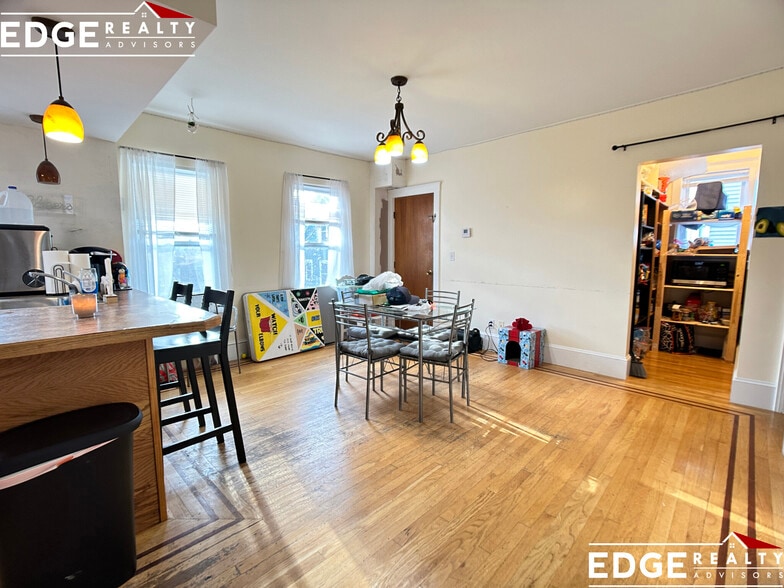 Building Photo - 28R Cherry St