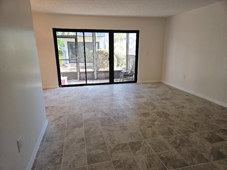 Building Photo - 776 116th Ave N