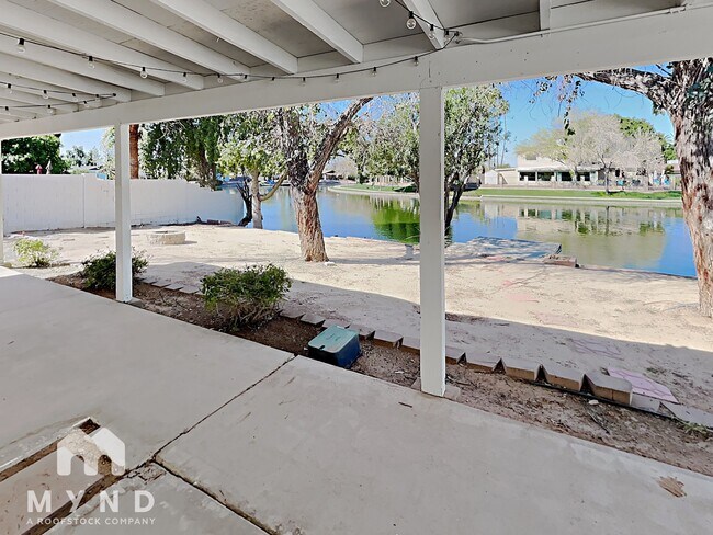 Building Photo - 2742 S Las Flores