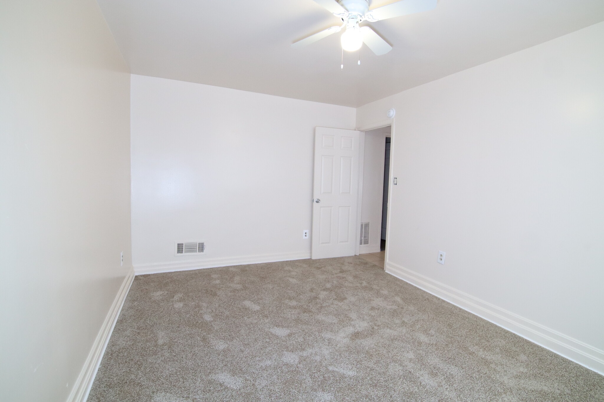 Building Photo - 126 Joliet St SW